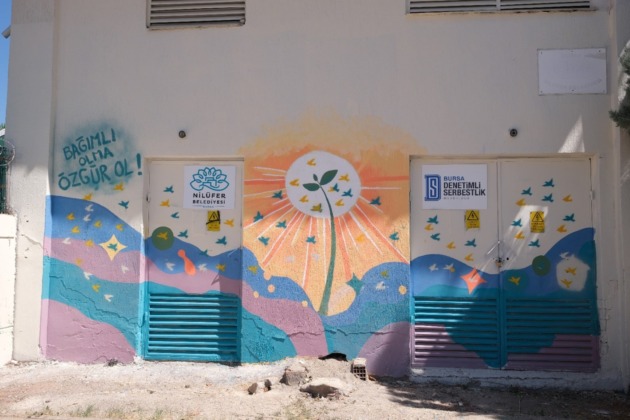 Mesajlarını grafiti çalışması ile verdiler