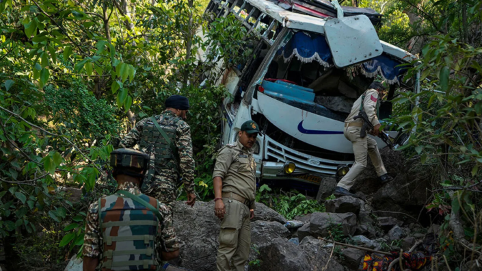 Hindistan’da otobüse saldırı