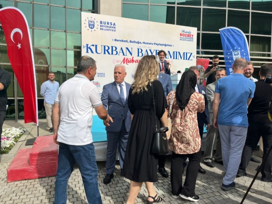Bursa Büyükşehir Belediye Başkanı Bozbey, personelle bayramlaştı