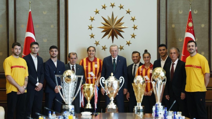 Cumhurbaşkanı Erdoğan Galatasaray Spor Kulübü’nü kabul etti