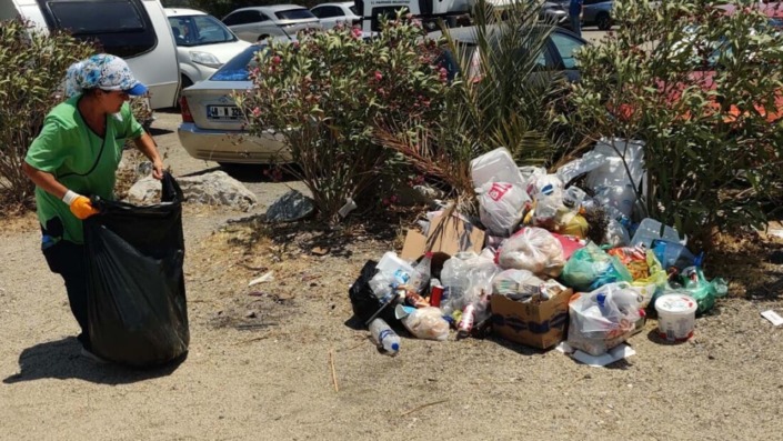 Tatilcilerin akın ettiği Marmaris’te 3 bin ton çöp toplandı