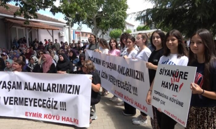 Köylülerden altın madenine karşı pankartlı, sloganlı eylem