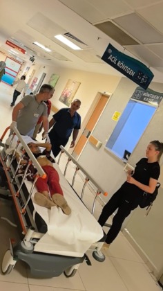 Oyun oynarken 10 yaşındaki çocuğun göğsüne bıçak saplandı