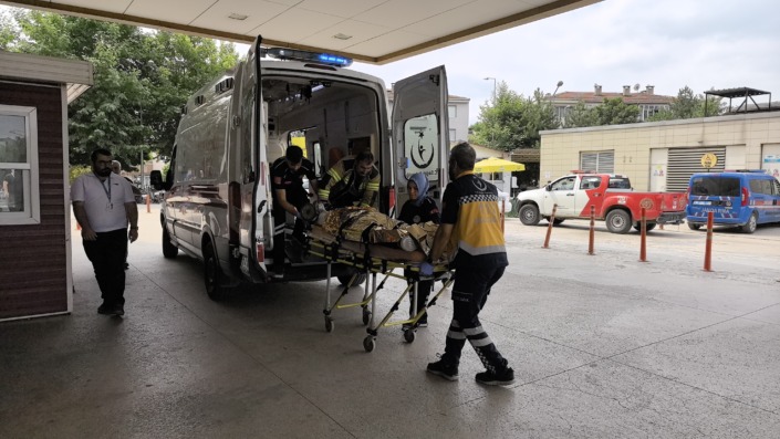 Bursa’da strafor doğrama makinesine kolunu kaptıran işçi ağır yaralandı