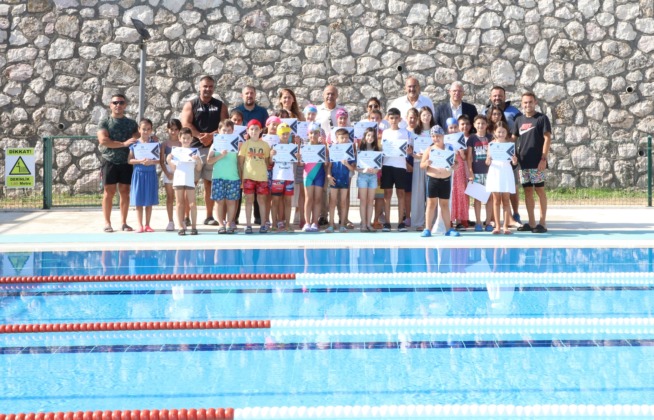 Mudanyalı minik yüzücüler sertifikalarını aldı