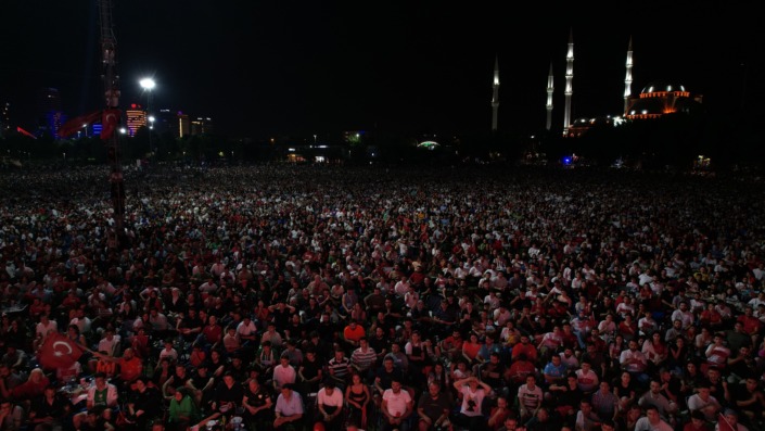 Binlerce Bursalı milli maçı beraber izledi