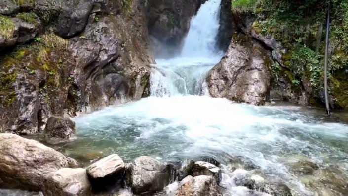 Uludağ’ın şelalelerine girmek yürek istiyor