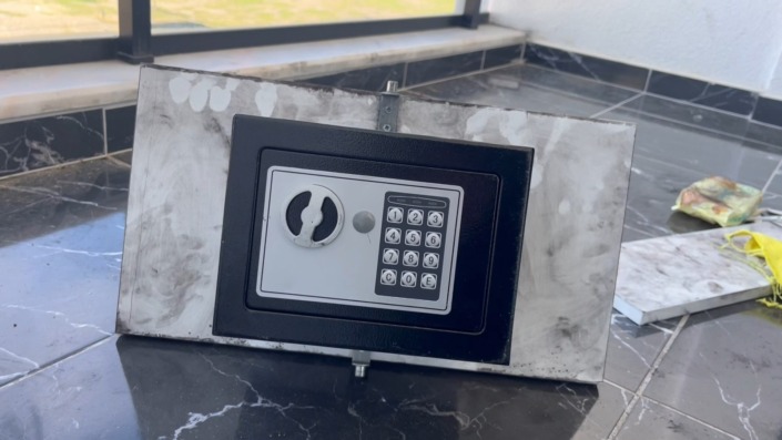 Pazara gitti, mücevherleri çalındı, hamile hırsız serbest kalınca isyan etti