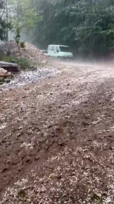 İnegöl’de dolu yağışı etkili oldu