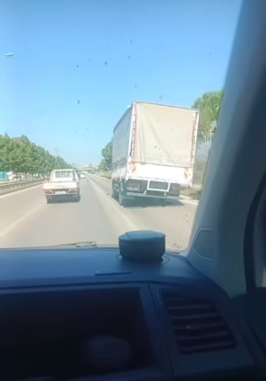 Yan giden kamyon yürekleri ağza getirdi