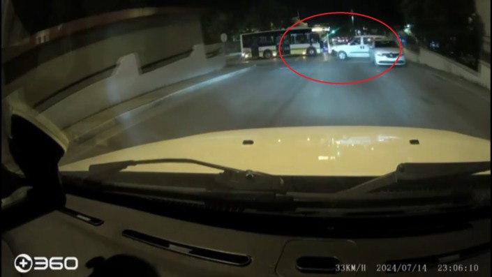 Sosyal medyada canlı yayın yaparken kaza yaptılar