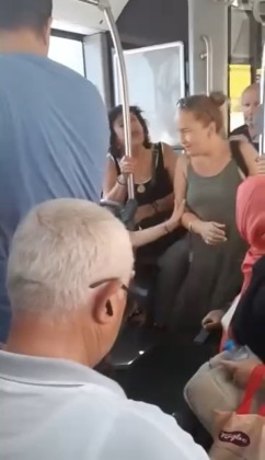Bursa’da otobüsteki yer tartışması kamerada