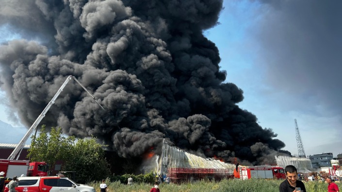 Bursa’da kağıt ve elyaf fabrikasında büyük yangın