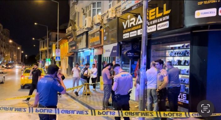 Sakar silahlı saldırgan kamerada… Düşe kalka hedef aldı iş yerine arka arkaya ateş açtı