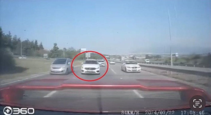 Makas atıp trafiği böyle tehlikeye soktu