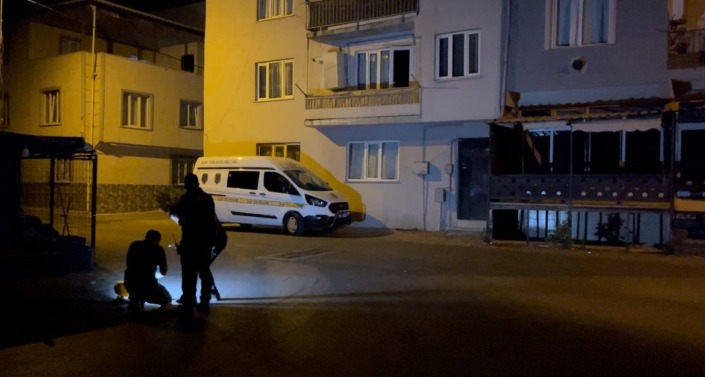 Arsa kavasında akrabalar birbirine girdi, önce yumruklar sonra silahlar konuştu: 4 yaralı