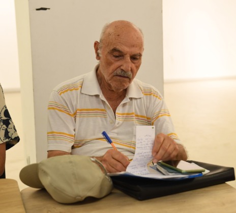 Hatıralarını kaleme almak için 77 yaşında senaryo yazarlığı öğreniyor