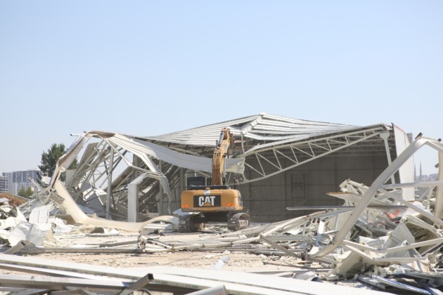 Nilüfer’de 3 bin metrekarelik kaçak yapı yıkıldı