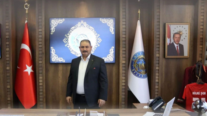 Belediye başkanı, partisinden istifa etti