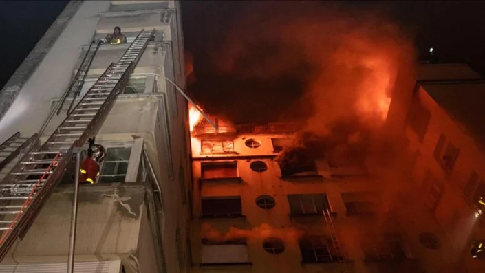 Fransa’da 7 katlı binada yangın!