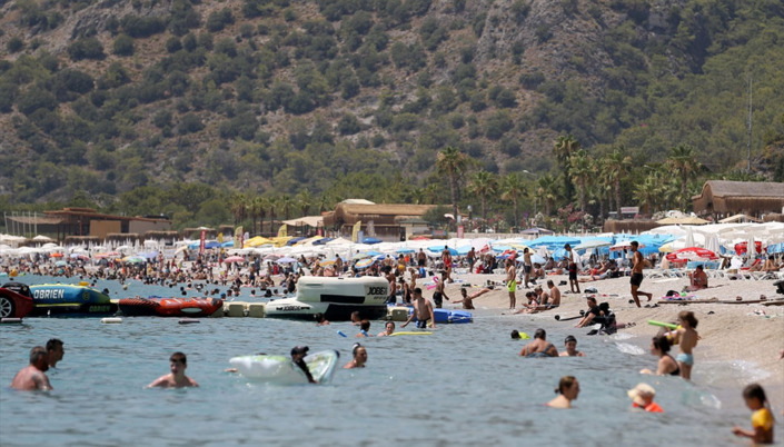 Hava sıcaklığı plajları hareketlendirdi