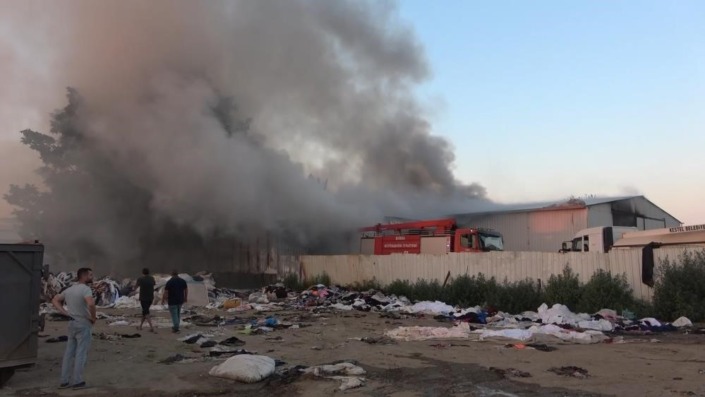 Bursa’da geri dönüşüm fabrikasında çıkan yangın söndürüldü