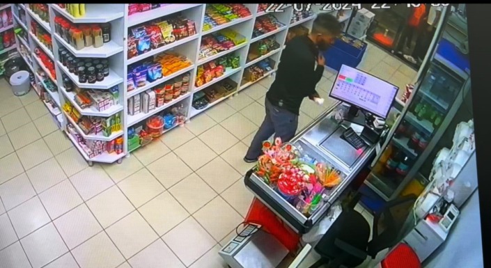 Önce evi soydu, sonra marketi…Önce kamera sonra polise yakalandı