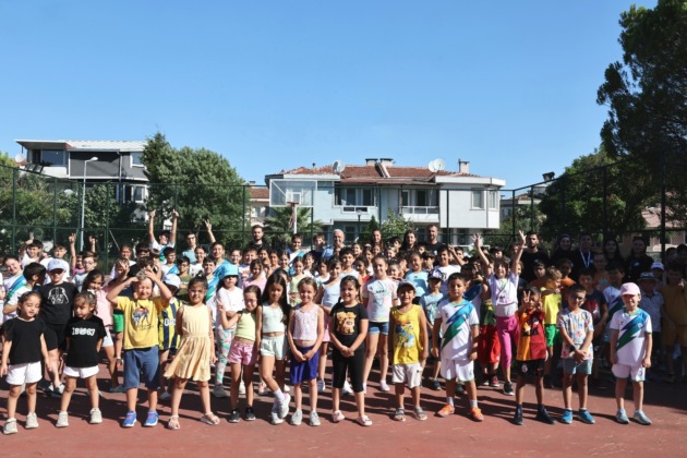 Başkan Şadi Özdemir, çocuklarla spor yaptı