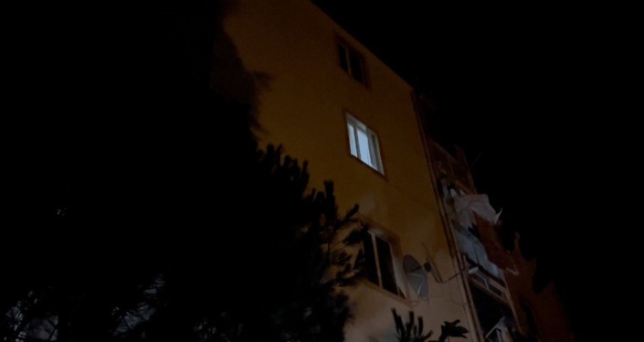 Hava almak için çıktığı camdan düştü