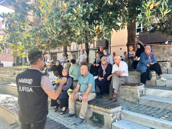 Narkotik polisleri vatandaşları bilgilendirdi