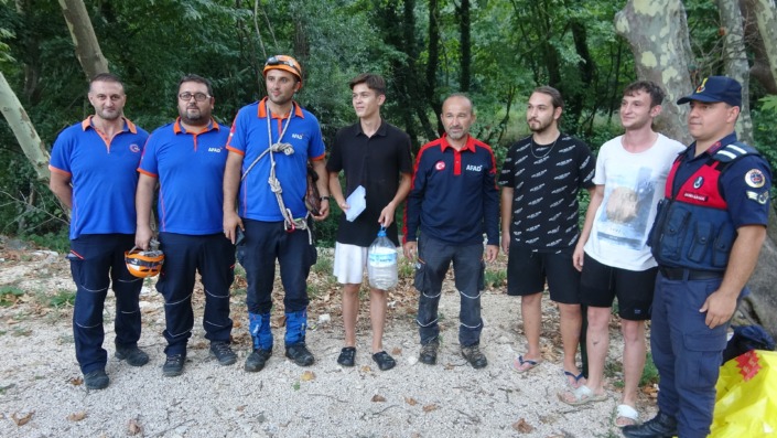 Balık tutmaya giderken kaybolan 3 genci AFAD ekipleri buldu