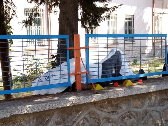 Bursa’da bir genç okul duvarının üzerinde ölü bulundu