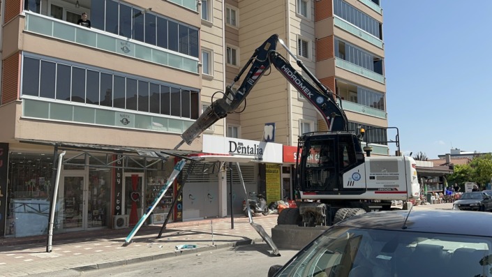 Bursa ovasına yapılan kaçak fabrikalar yıkılıyor