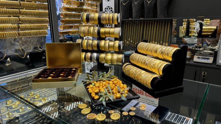 Altın kaplamalı zeytin yok satıyor…