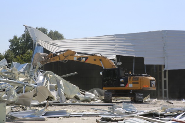 Nilüfer Belediyesi Çalı’da kaçak depoyu yıktı