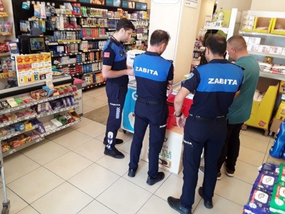 Rafta başka kasada başka fiyata zabıta müdahalesi