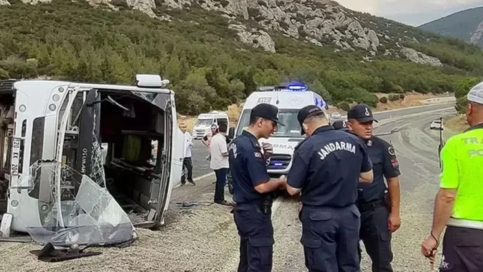 Düğün yolunda feci kaza!