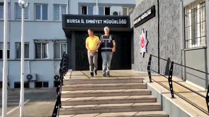 4 yıldır sahte kimlikle, kılık değiştirerek kaçıyordu