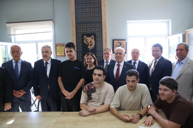 Başkan Bozbey, çocukların ilk ders zili heyecanına ortak oldu