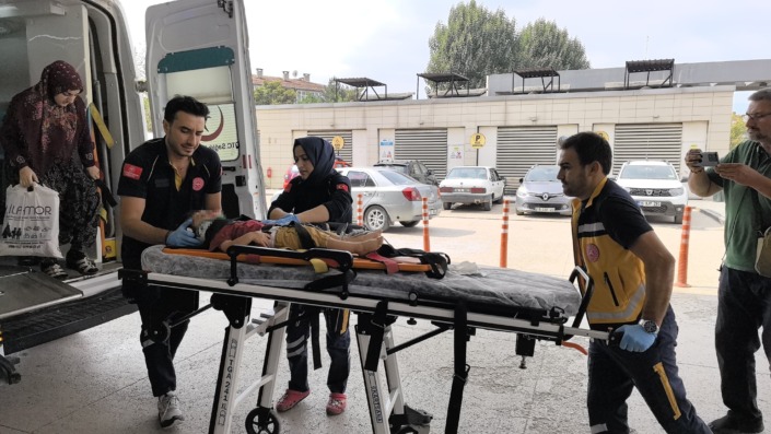 Pencereden düşen çocuk ağır yaralandı