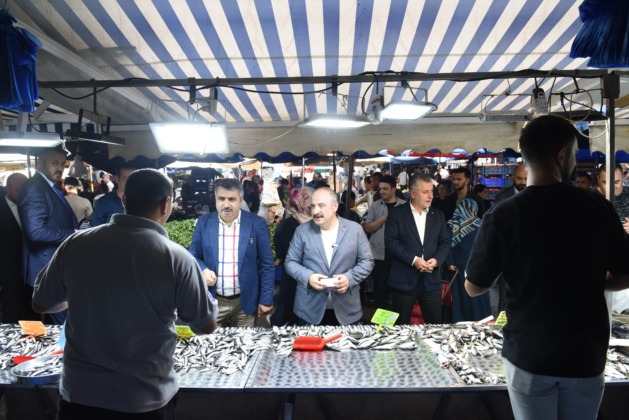 Varank ve Yılmaz pazarcı esnafı ile buluştu