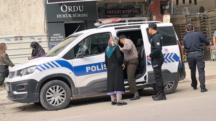Dolandırıcıların tuzağına düştü, polis ekiplerince kurtarıldı