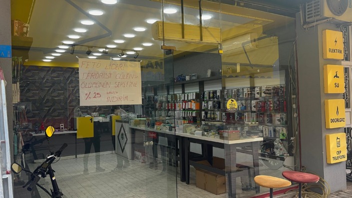 İznik’te Esnaf, Fethullah Gülen’in ölümüne özel indirim başlattı