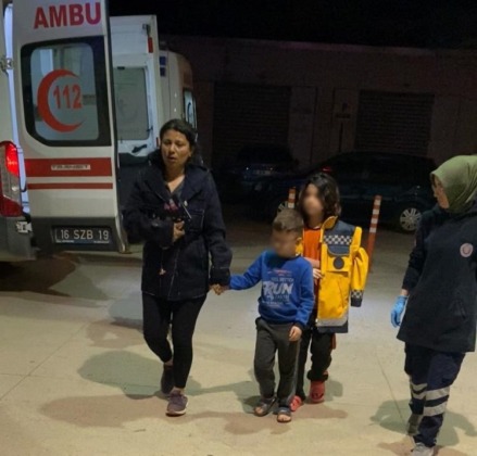 Çocuklar çakmakla oynarken evi yaktı