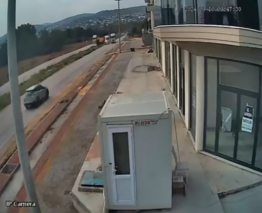 Dikkatsiz kamyoncular, kafa kafaya çarpıştı