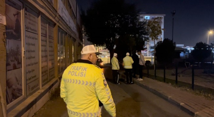 Ayakta zor yürüyen sürücü alkolmetreyi üflemedi