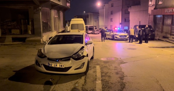 Bursa’da iki araç kafa kafaya çarpıştı