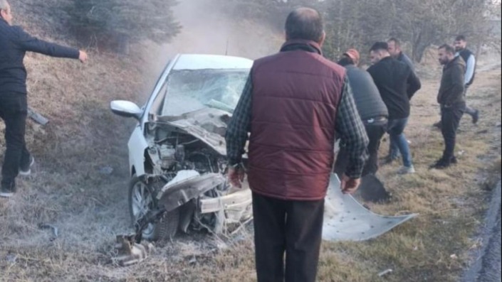 Otobanda ters yönde seyreden araç kazaya neden oldu