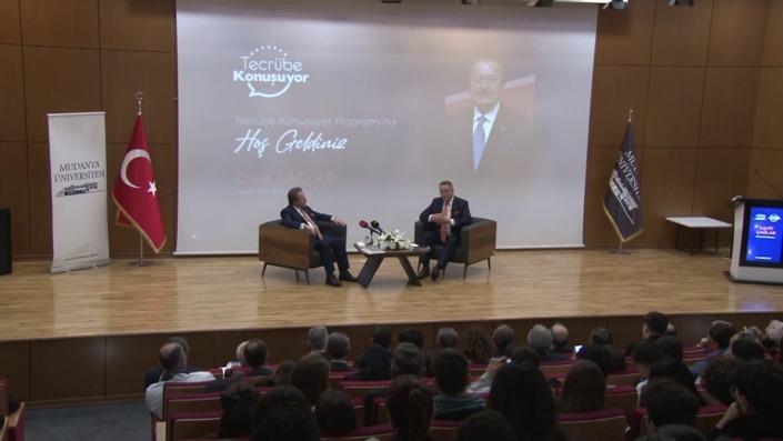 Cavit Çağlar, tecrübelerini Mudanya Üniversitesi öğrencileriyle paylaştı