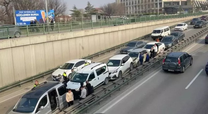 Bursa’da 7 araç birbirine girdi